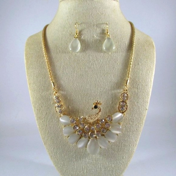 White Peacock Opal Crystal Gold Necklace Set - Picture 4 of 8